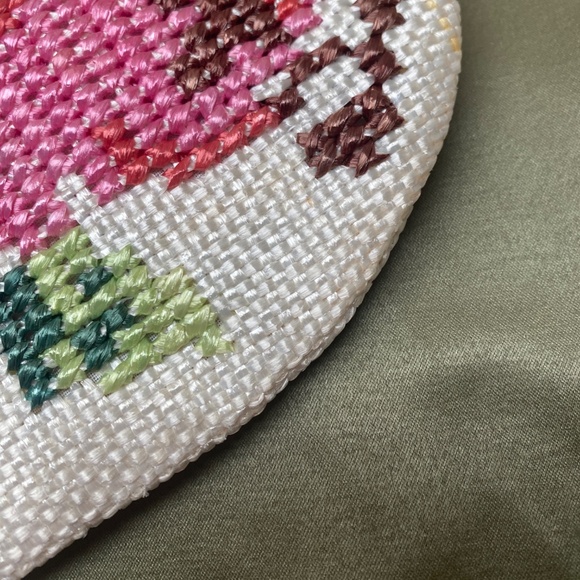 Vintage Woven Purse with Wood Clasp Handle Mid Century Style Handbags - Picture 15 of 16